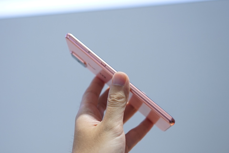 Cận cảnh Bphone B86 giá 9 triệu đồng, bán từ 17/5 - 3 Cận cảnh Bphone B86 giá 9 triệu đồng, bán từ 17/5 - 3