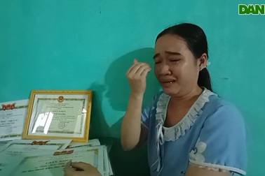 Nữ sinh Đồng Tháp khóc nghẹn vì lo bỏ dở ước mơ học đại học