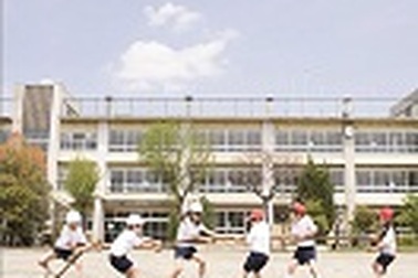 Sân chơi bổ ích cho trẻ: Có mãi là mơ ước?