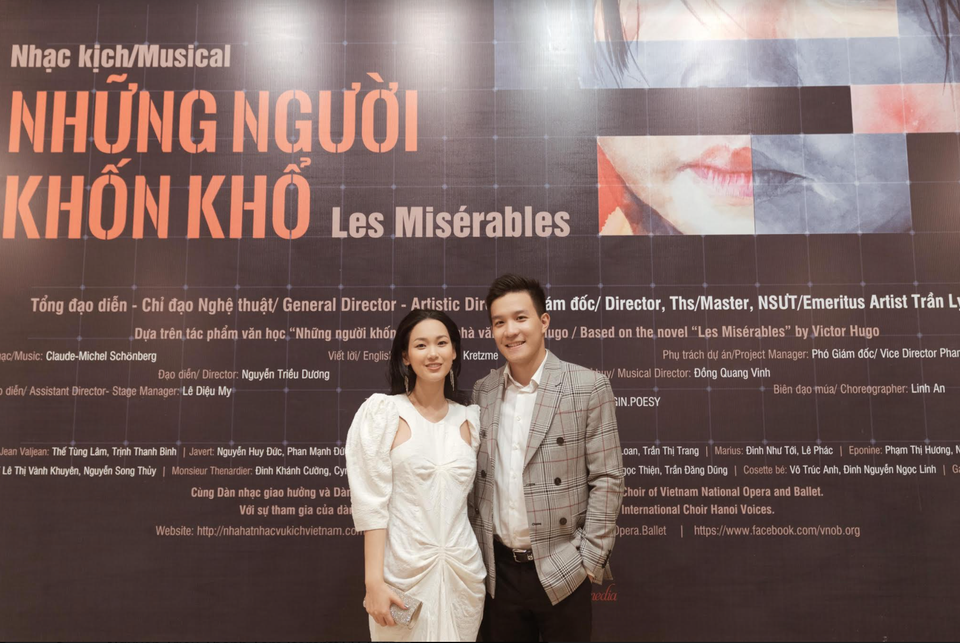 Tống Diệu Hằng gây ấn tượng với tóc xoăn cá tính - 1