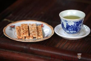 Nhâm nhi kẹo lạc, trà nóng ở làng cổ Đường Lâm