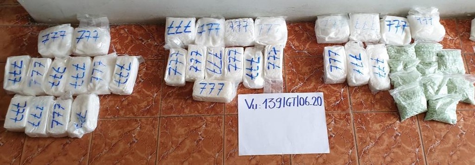 Khởi tố 5 đối tượng trong vụ án vận chuyển gần 35kg ma túy - 4 Khởi tố 5 đối tượng trong vụ án vận chuyển gần 35kg ma túy - 4