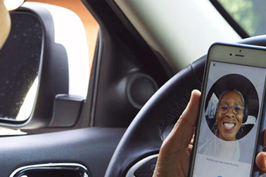 Uber bắt tài xế chụp ảnh selfie mới cho đón khách