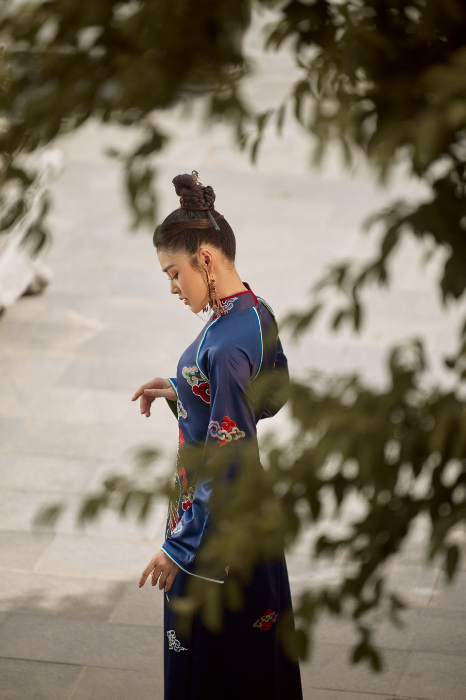 Người đẹp Lý Kim Thảo thướt tha trong tà áo dài - 4 Người đẹp Lý Kim Thảo thướt tha trong tà áo dài - 4