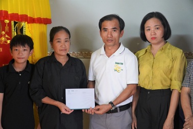 "Bạn đọc Dân trí giúp đồng bào miền Trung sớm ổn định cuộc sống sau bão"