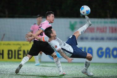 Cựu tuyển thủ quốc gia Lê Sỹ Mạnh tham dự giải bóng đá tại TPHCM