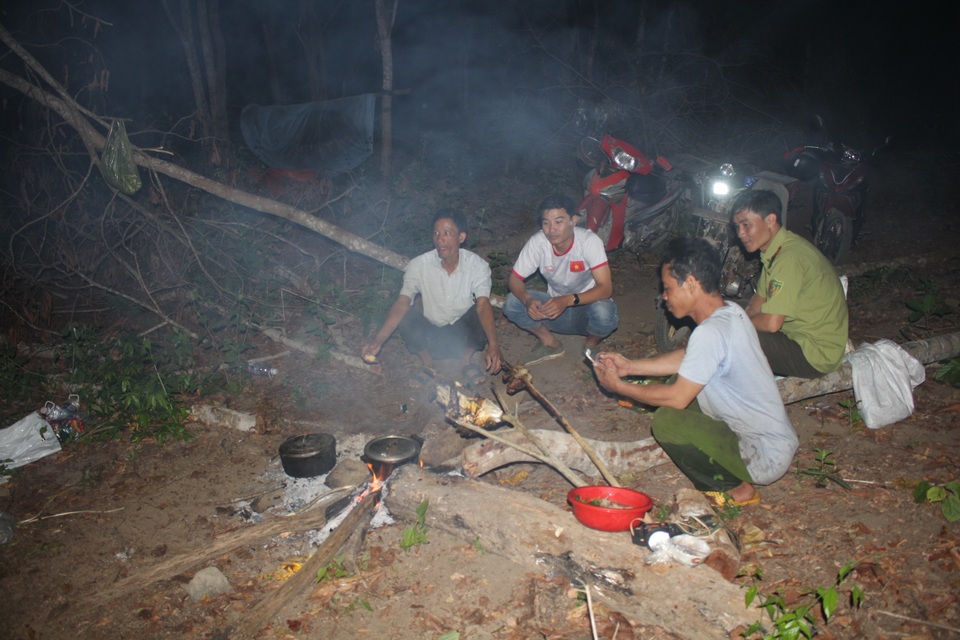 Gia Lai: Theo chân thợ câu săn “thủy quái” trên lòng hồ Ia Mlá - 3 Gia Lai: Theo chân thợ câu săn “thủy quái” trên lòng hồ Ia Mlá - 3