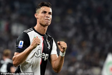 C.Ronaldo thể hiện tốc độ kinh ngạc khi chạy leo dốc nước rút