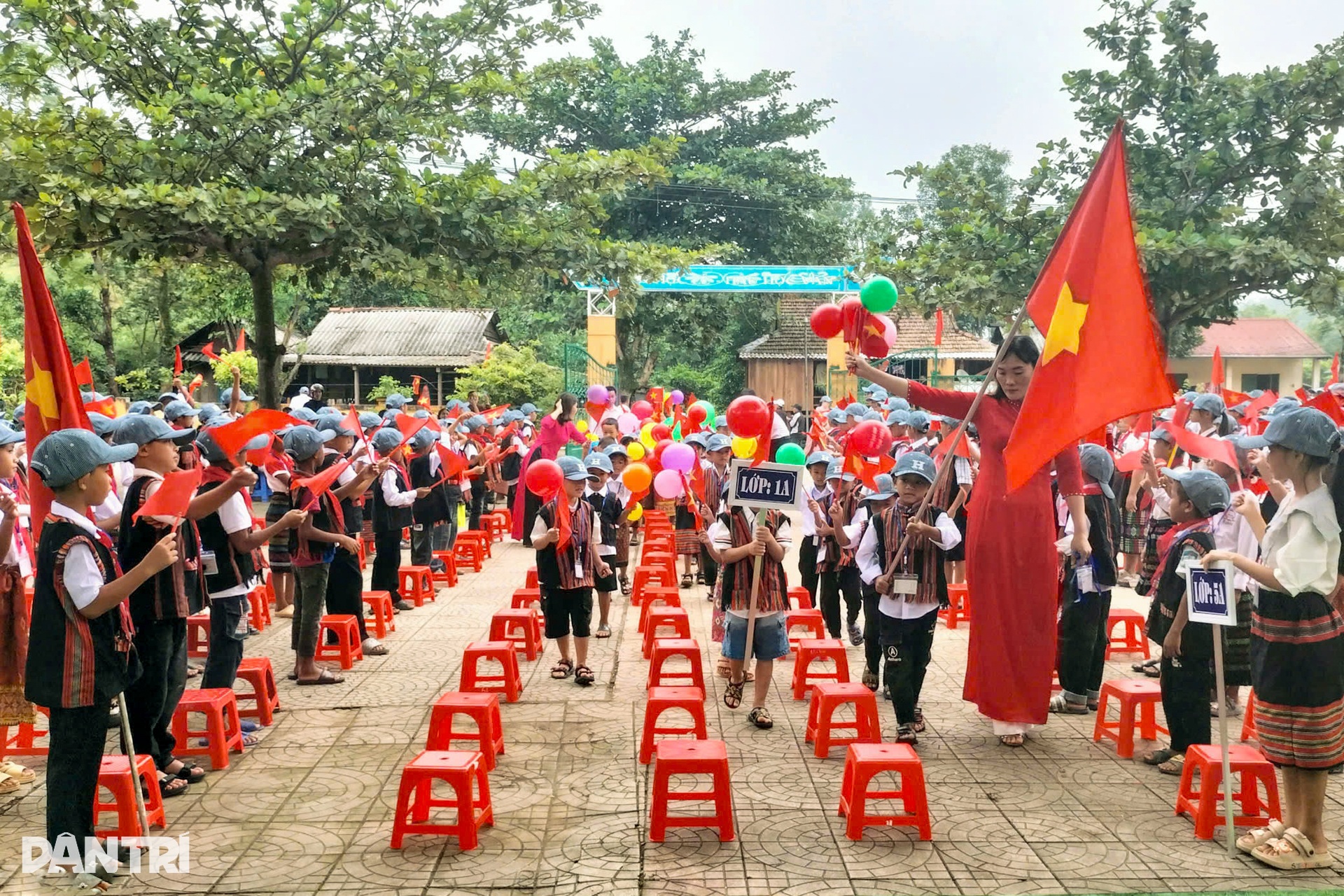 Không khí rộn ràng, hân hoan trong ngày khai giảng trên toàn quốc - 21