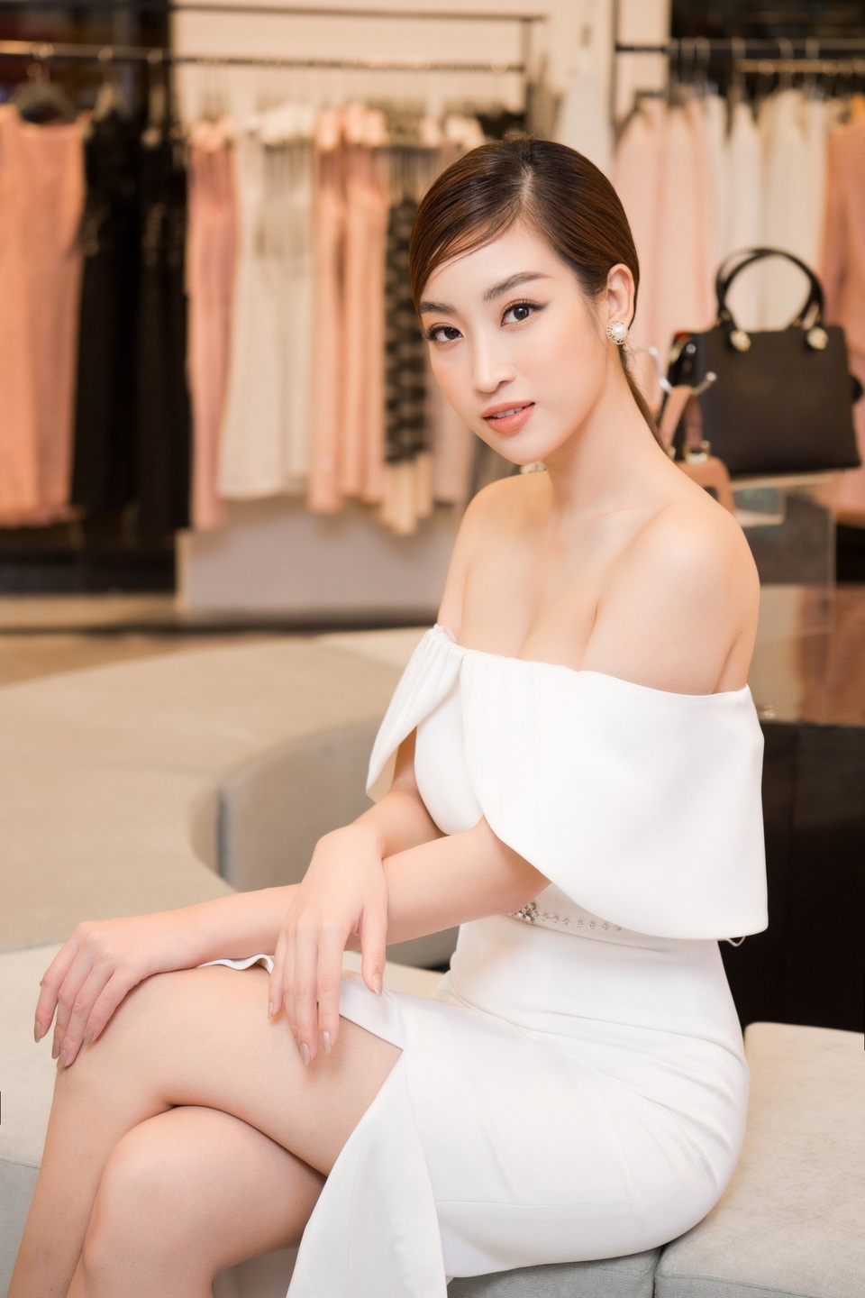 “Mẹ chồng” Lan Hương được dàn Hoa hậu, diễn viên tranh nhau gọi “u” - 14 “Mẹ chồng” Lan Hương được dàn Hoa hậu, diễn viên tranh nhau gọi “u” - 14