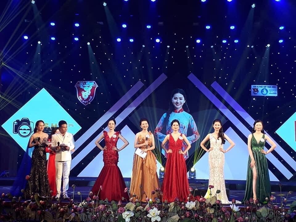 Trả lời hay về áo dài, nữ sinh Ngoại ngữ đăng quang Hoa khôi Đại học Huế - 2 Trả lời hay về áo dài, nữ sinh Ngoại ngữ đăng quang Hoa khôi Đại học Huế - 2