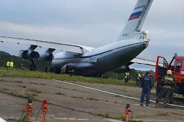 Máy bay vận tải quân sự Nga hạ cánh khẩn cấp