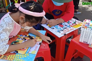 Học sinh Bạc Liêu vẽ tranh đón Tết