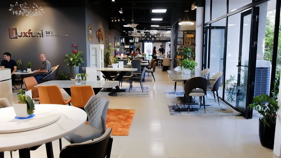 Sưởi ấm gia đình Việt với bàn ăn thông minh Luxfuni - 2 Sưởi ấm gia đình Việt với bàn ăn thông minh Luxfuni - 2