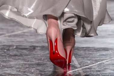Giày cao gót có thể làm hỏng đôi chân bạn