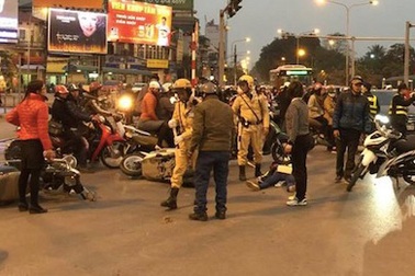 Xác định danh tính tài xế ô tô đâm hàng loạt xe máy trên đường Giải Phóng