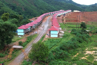 Doanh nghiệp chi 33 tỷ đồng xây "làng châu Âu" tặng người dân vùng sạt lở