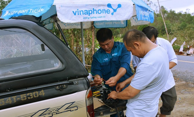 Triển khai chuyển vùng dịch vụ viễn thông di động cho các địa phương chịu ảnh hưởng của bão số 9. - Ảnh 2.