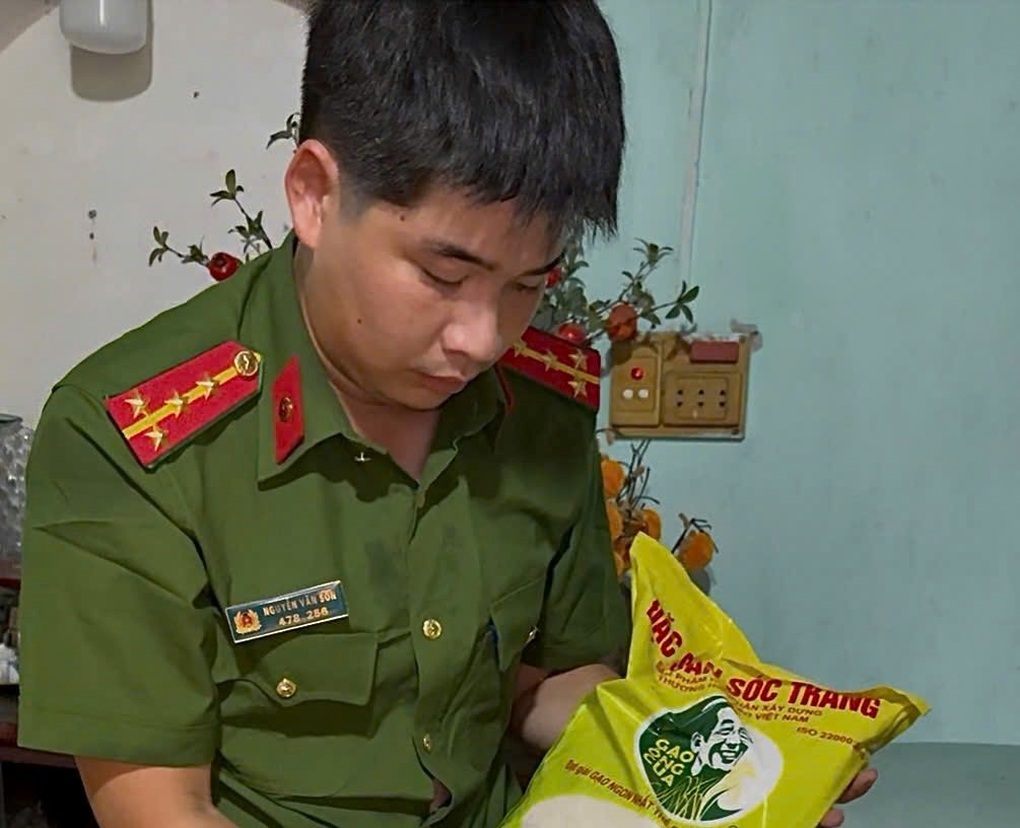 Bắt giữ cơ sở buôn bán gạo giả thương hiệu ST25 ông Cua - 1 Bắt giữ cơ sở buôn bán gạo giả thương hiệu ST25 ông Cua - 1