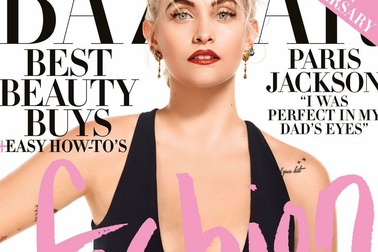 Paris Jackson gợi cảm trên thảm đỏ Grammy 2017