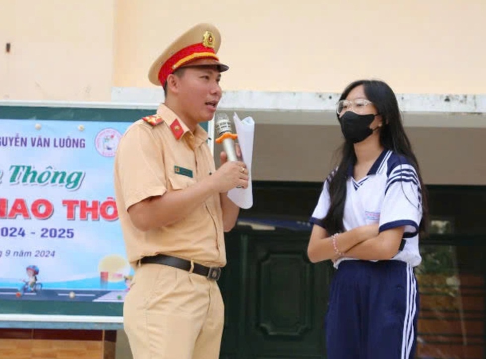 Hiệu trưởng xin đổi quà sang... tiền và ngôi trường không có quỹ phụ huynh - 4 Hiệu trưởng xin đổi quà sang... tiền và ngôi trường không có quỹ phụ huynh - 4