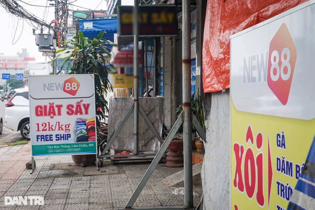 Biển hiệu chèn logo trang mạng cờ bạc len lỏi nhiều nơi ở Đà Nẵng - 2 Biển hiệu chèn logo trang mạng cờ bạc len lỏi nhiều nơi ở Đà Nẵng - 2
