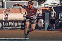 Nhà vô địch Dominic Thiem thua sốc trước tay vợt người Anh