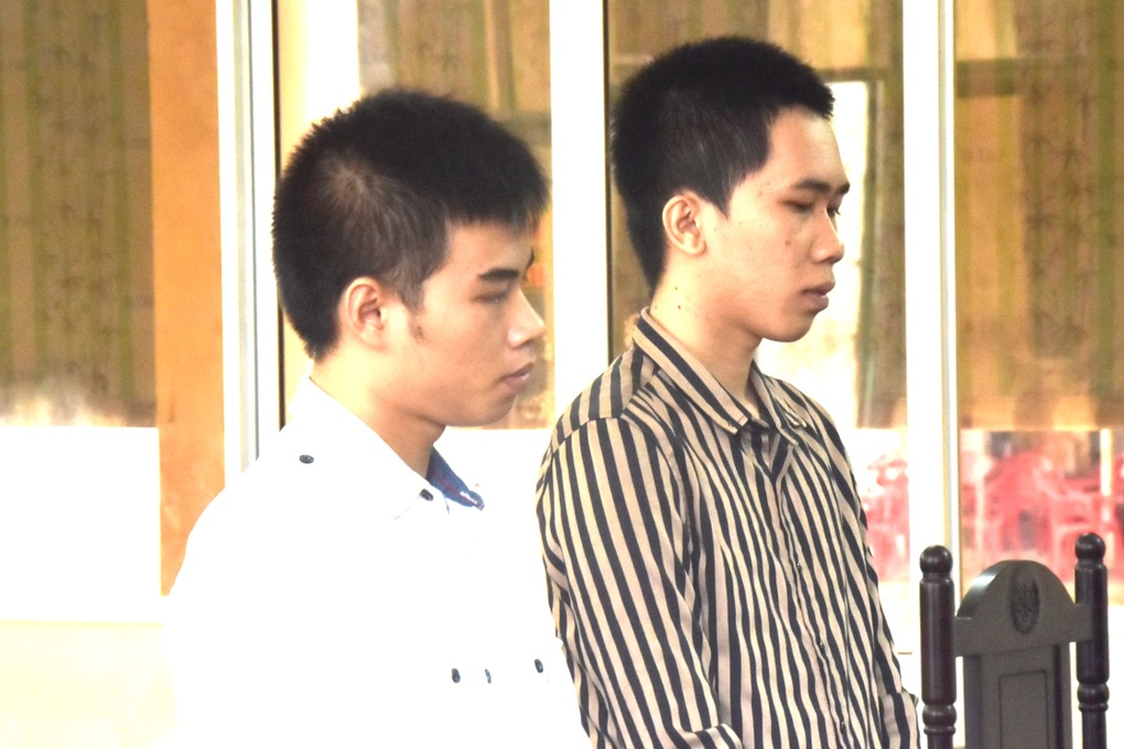Bị chửi trước mặt bạn gái, gã trai lấy dao dài 47cm chém người - 1 Bị chửi trước mặt bạn gái, gã trai lấy dao dài 47cm chém người - 1