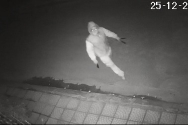 Hà Nội: Xem camera hàng xóm, mới biết nhà mình bị trộm