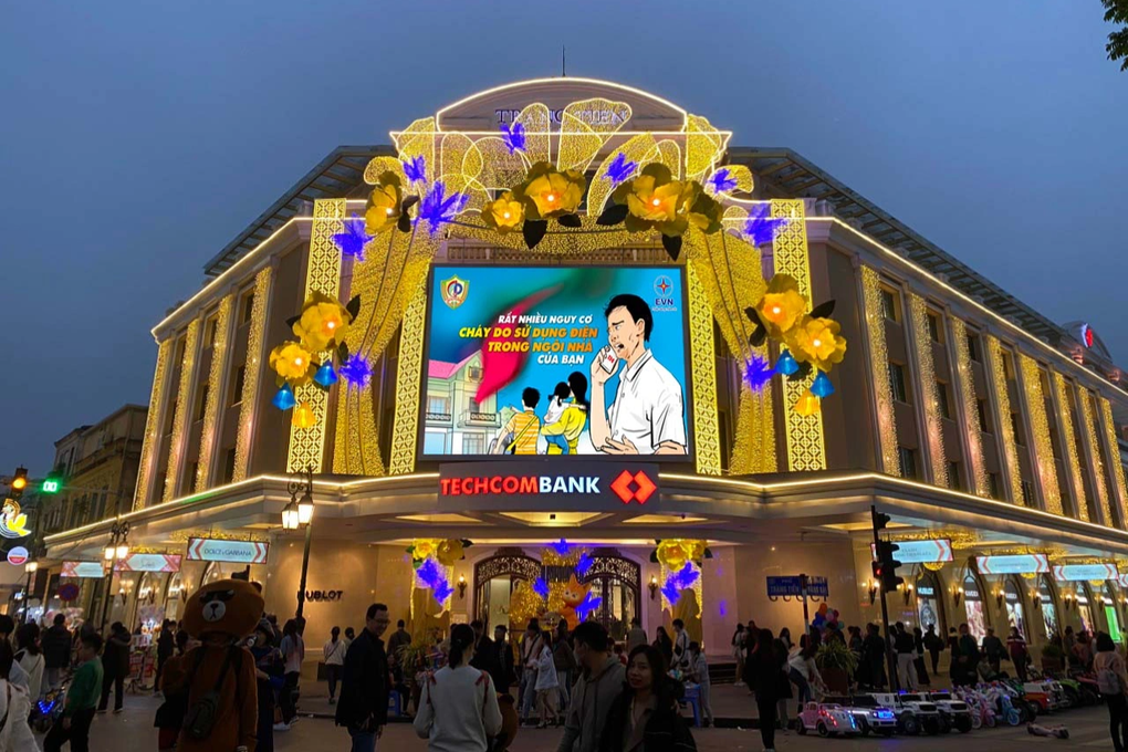 Hơn 10.000 màn hình hướng dẫn kỹ năng phòng cháy ở cao ốc, siêu thị - 1 Hơn 10.000 màn hình hướng dẫn kỹ năng phòng cháy ở cao ốc, siêu thị - 1