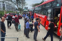 Xuyên đêm khắc phục sự cố lật tàu hỏa, trung chuyển 400 khách bằng ô tô