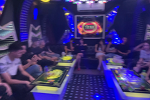 Phát hiện 20 nam, nữ "chơi ma túy" trong quán karaoke