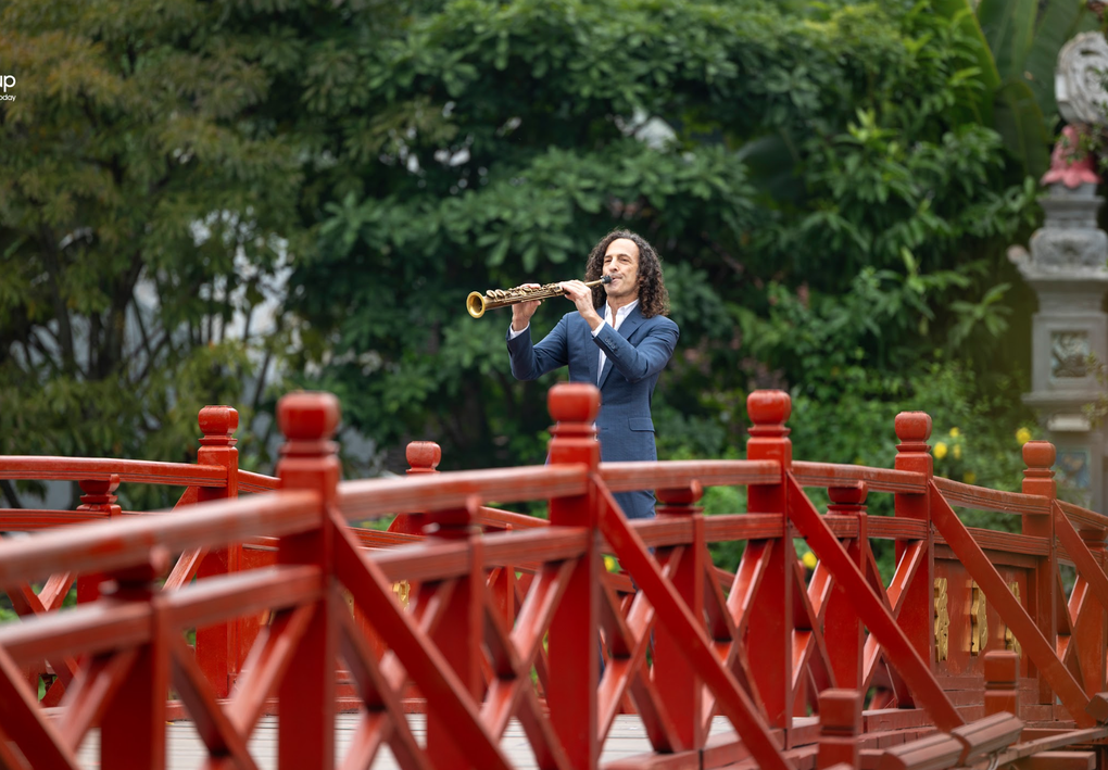 Huyền thoại saxophone Kenny G quảng bá du lịch Việt Nam - 1