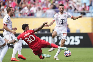 Bayern Munich đánh rơi ngôi đầu bảng tại FIFA Club World Cup