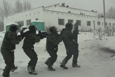 Xem quân nhân Nga diễn tập tấn công hang ổ kẻ thù