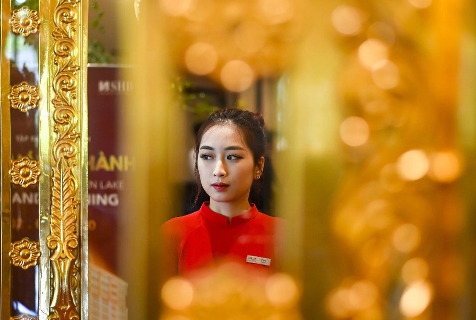 Báo chí quốc tế sửng sốt trước khách sạn dát vàng ở Việt Nam - 9 Báo chí quốc tế sửng sốt trước khách sạn dát vàng ở Việt Nam - 9