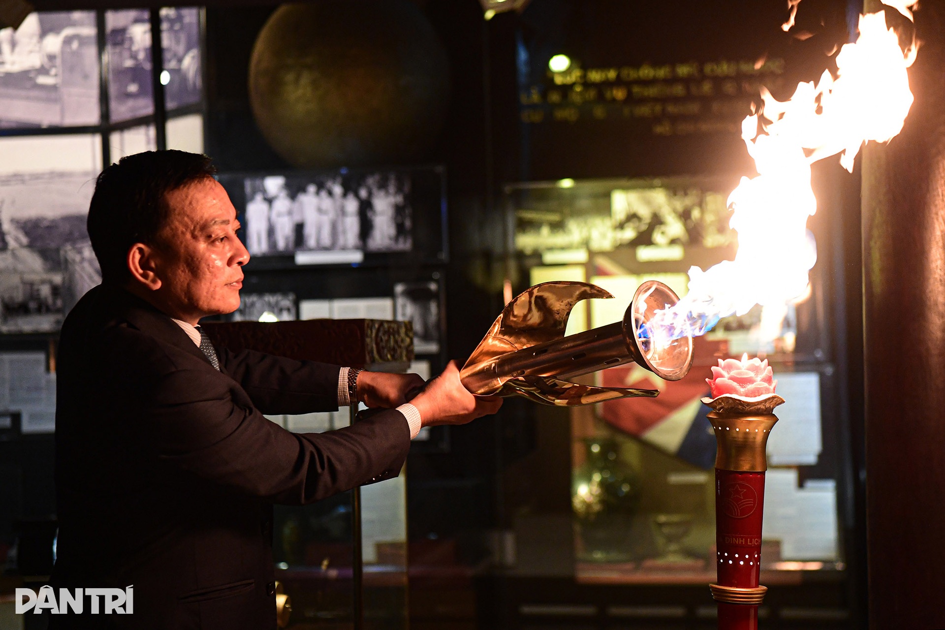 Cô gái vàng Nguyễn Thị Oanh dẫn đầu đoàn rước đuốc Đại hội TDTT toàn quốc - 5 Cô gái vàng Nguyễn Thị Oanh dẫn đầu đoàn rước đuốc Đại hội TDTT toàn quốc - 5