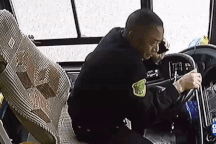 Tài xế cố gắng sơ tán hành khách an toàn trước khi tử vong