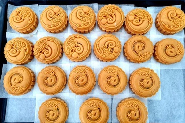 Kinh doanh bánh Trung thu handmade: Giới trẻ bội thu từ nghề tay trái