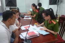 Thẻ căn cước công dân "mắc kẹt" vì... hết phôi thẻ