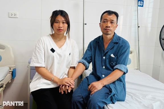 Bố mẹ ung thư, con gái bỏ học, con trai chạy xe ôm kiếm từng đồng viện phí