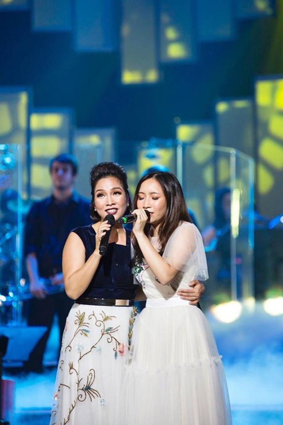 Con gái Diva Mỹ Linh xin lỗi vì bức ảnh khoe vòng ba bị chê phản cảm - 3 Con gái Diva Mỹ Linh xin lỗi vì bức ảnh khoe vòng ba bị chê phản cảm - 3