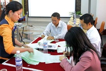 Nhiều doanh nghiệp cắt giảm lao động cổ cồn