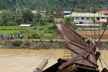 Vụ đứt cáp cầu treo ở Điện Biên: Chưa vớt được ô tô