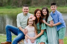 Bỏ việc để đưa con đi khắp thế giới, cặp đôi "vỡ mộng" sau 3 tháng