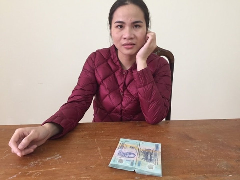 Lừa xin việc, “nữ quái” chiếm đoạt 300 triệu đồng - 1 Lừa xin việc, “nữ quái” chiếm đoạt 300 triệu đồng - 1