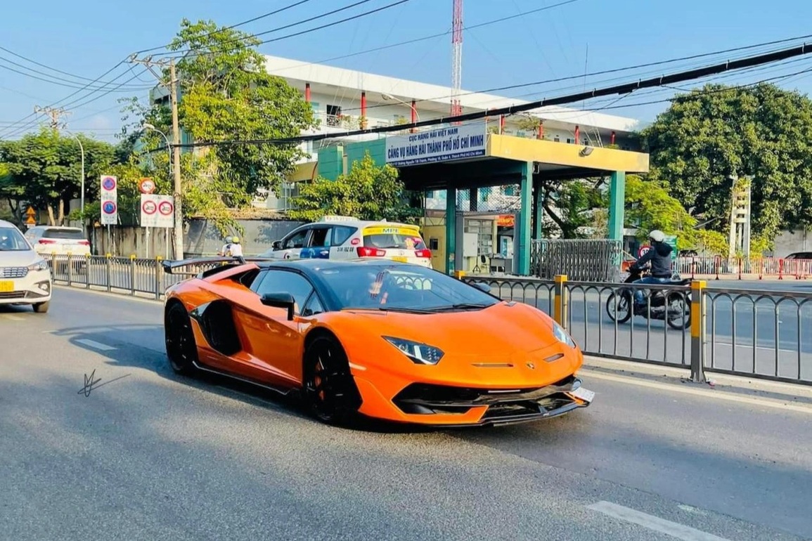 Lamborghini Aventador SVJ Roadster ra biển Tây Ninh, giá khoảng 50 tỷ đồng - 2 Lamborghini Aventador SVJ Roadster ra biển Tây Ninh, giá khoảng 50 tỷ đồng - 2