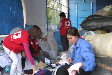 Biến quần áo cứu trợ thành giẻ lau: Trung ương Hội Chữ thập đỏ vào cuộc