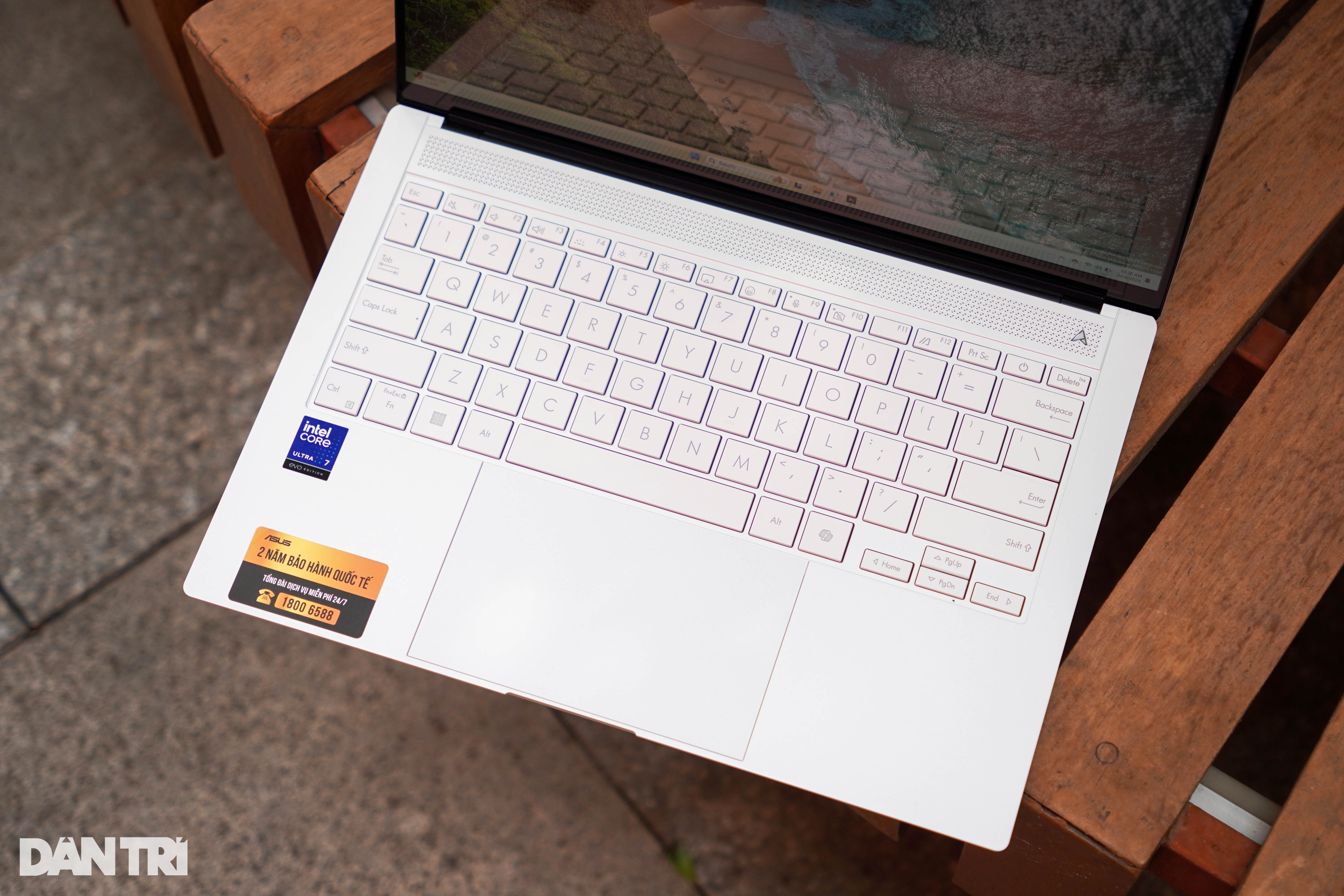 View - Đánh giá Zenbook S 14: Laptop AI Intel Copilot+ PC đầu tiên tại Việt Nam | Báo Dân trí