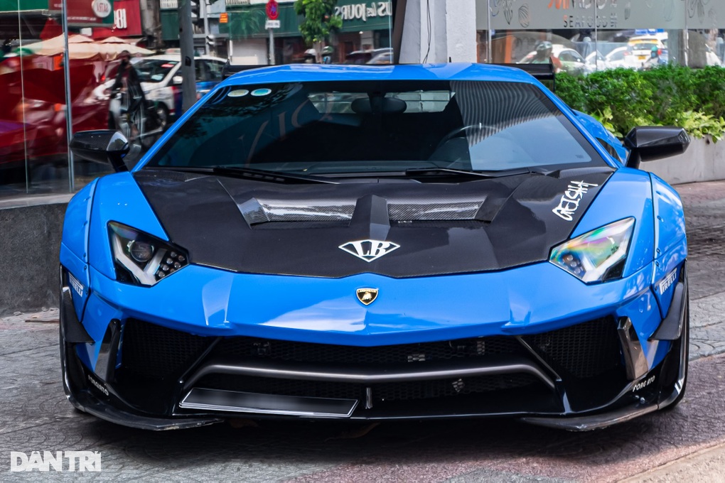 Ngắm siêu xe Lamborghini Aventador độ Liberty Walk độc nhất Việt Nam - 6 Ngắm siêu xe Lamborghini Aventador độ Liberty Walk độc nhất Việt Nam - 6